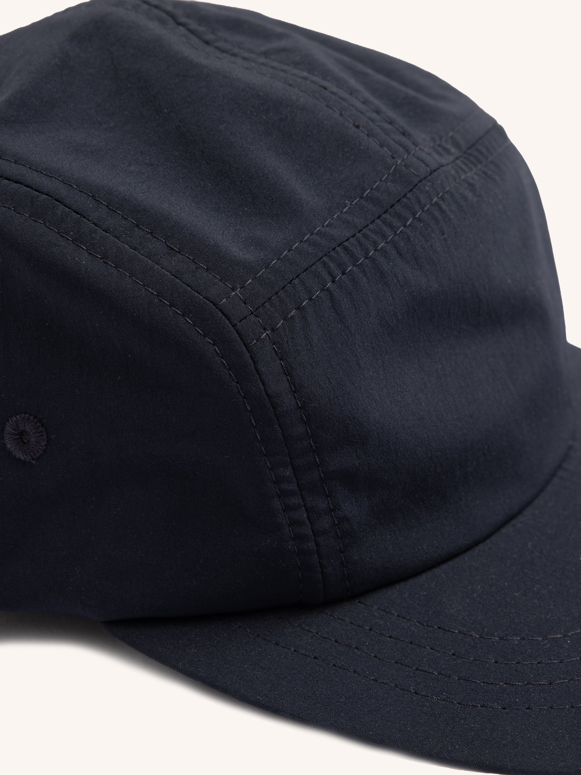Five Panel Cap in Navy 37.5® Technology