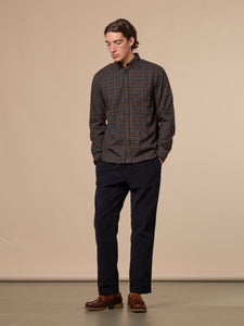 A model wearing the KESTIN Raeburn Shirt in a Japanese Cotton/Linen blend.
