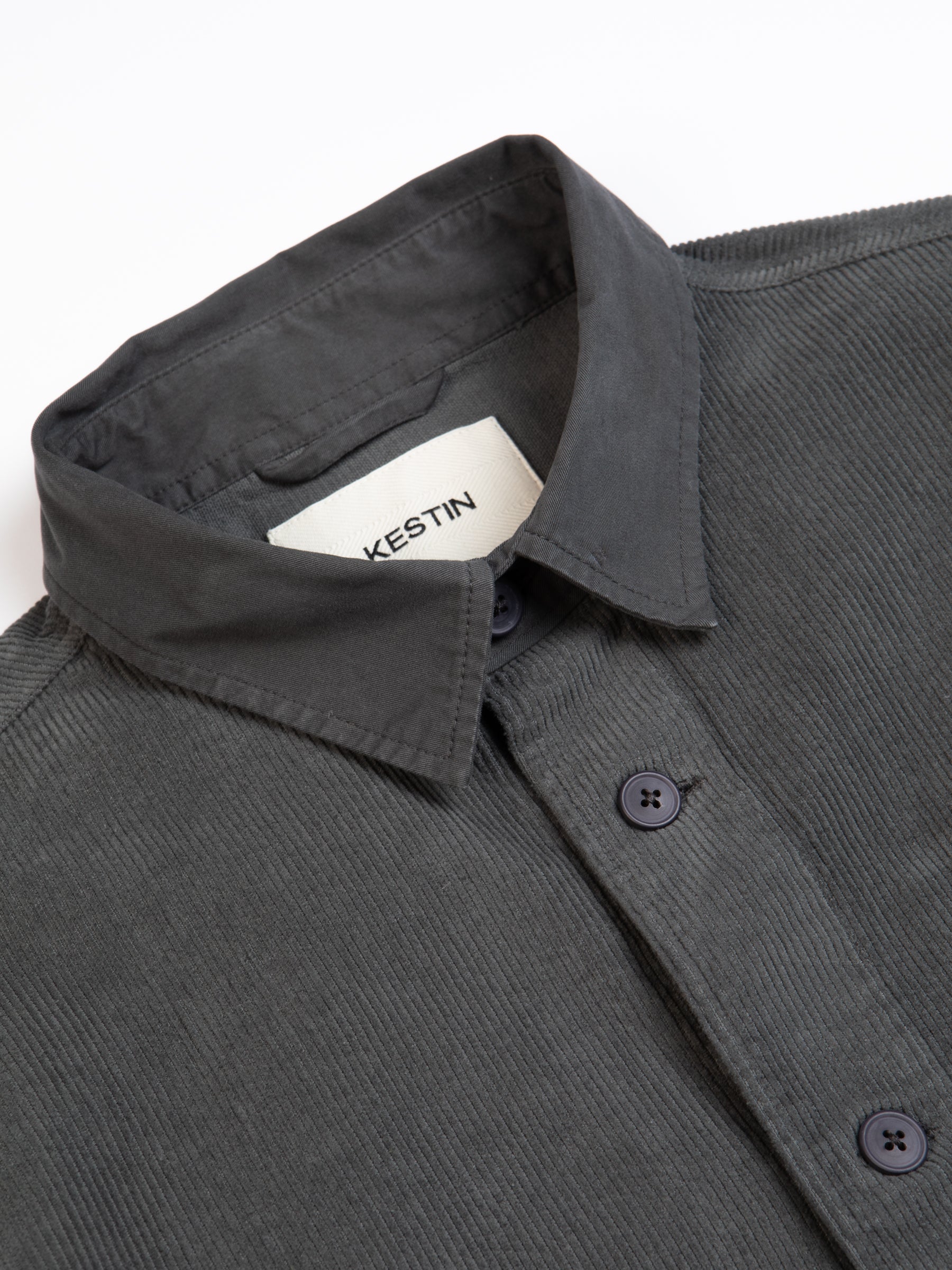 The collar of the KESTIN Rosyth Overshirt in charcoal grey.