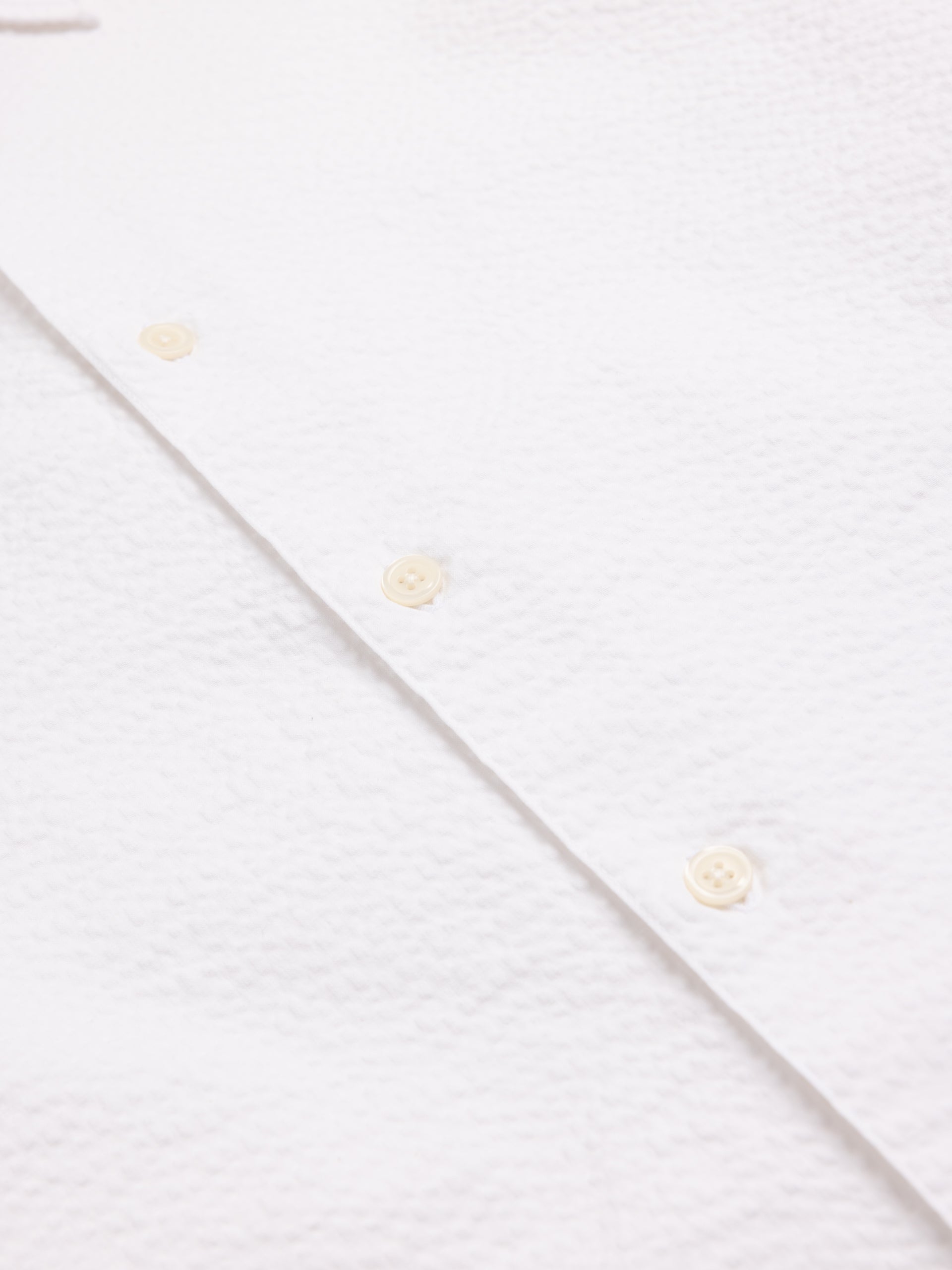 Dirleton Shirt in White Stretch Seersucker