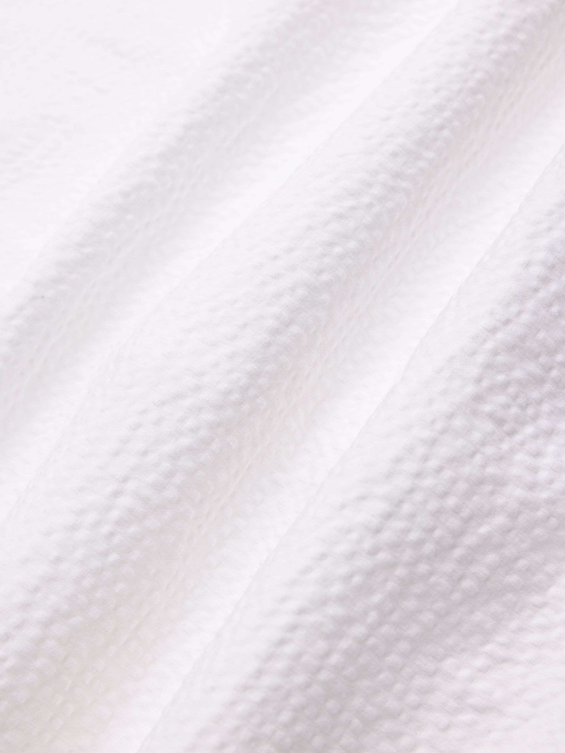 Dirleton Shirt in White Stretch Seersucker