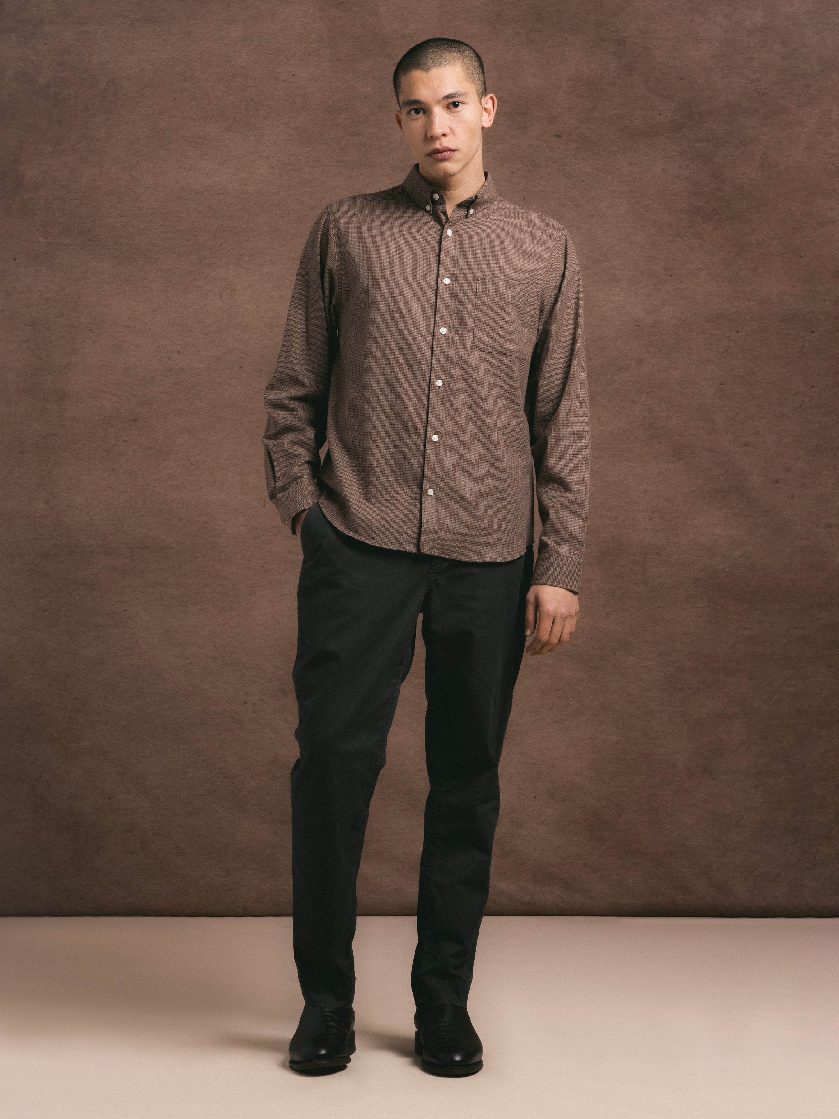 Raeburn Button Down Shirt in Taupe Houndstooth