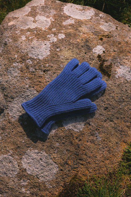 Braemar Gloves in Cobalt Lambswool