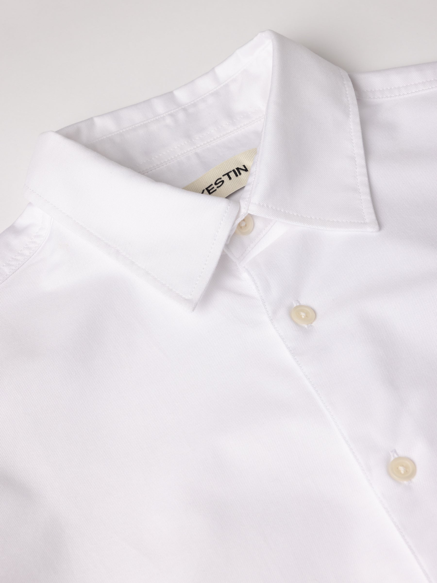 A close-up of the collar of the KESTIN Dirleton Shirt in a classic white oxford fabric.