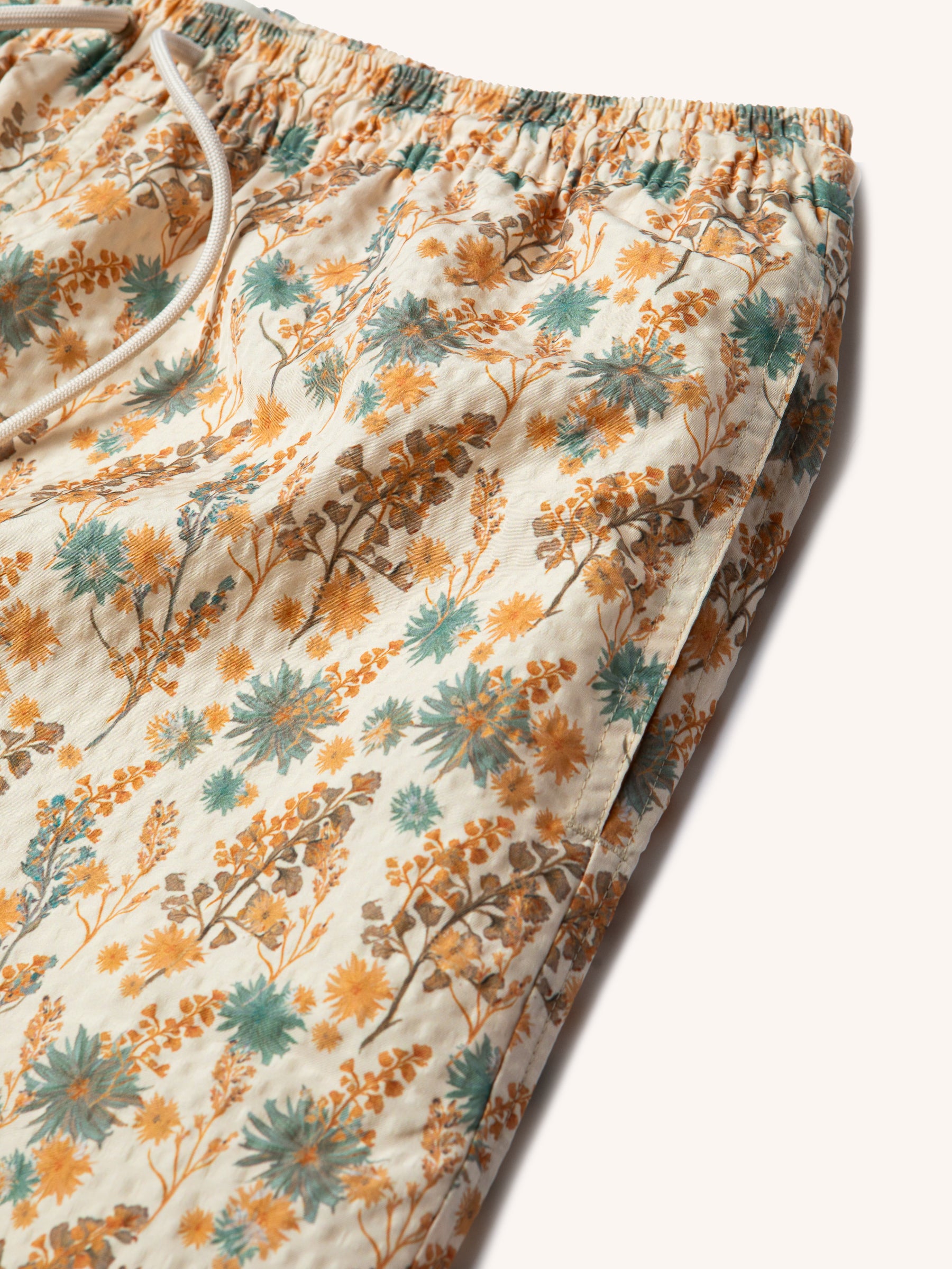 The elasticated waist and side pocket of the KESTIN Seacliff Shorts.