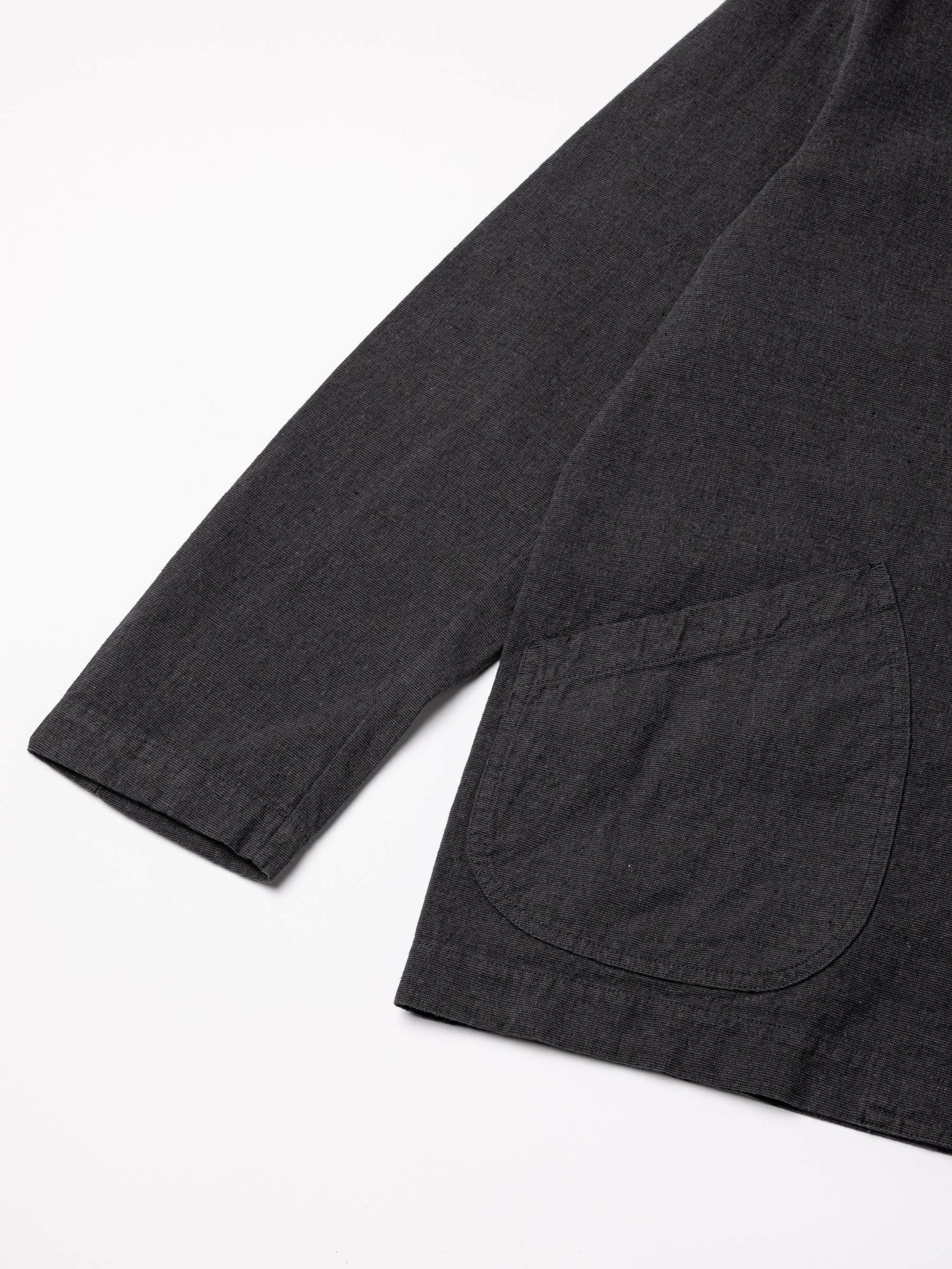 The hem, patch pocket and sleeve of the KESTIN Stac Blazer in Charcoal Marl.