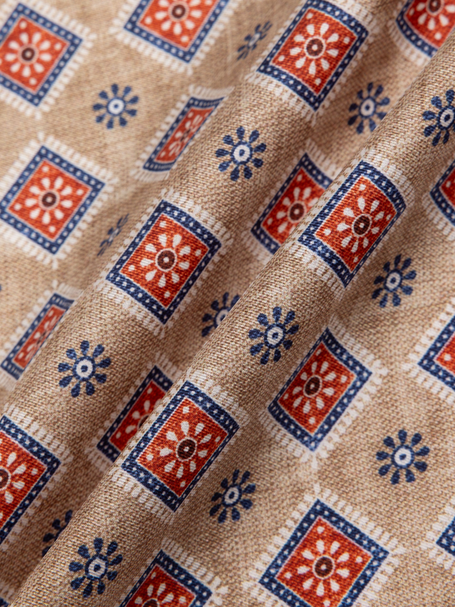 Pocket Square in Beige Diamond Silk