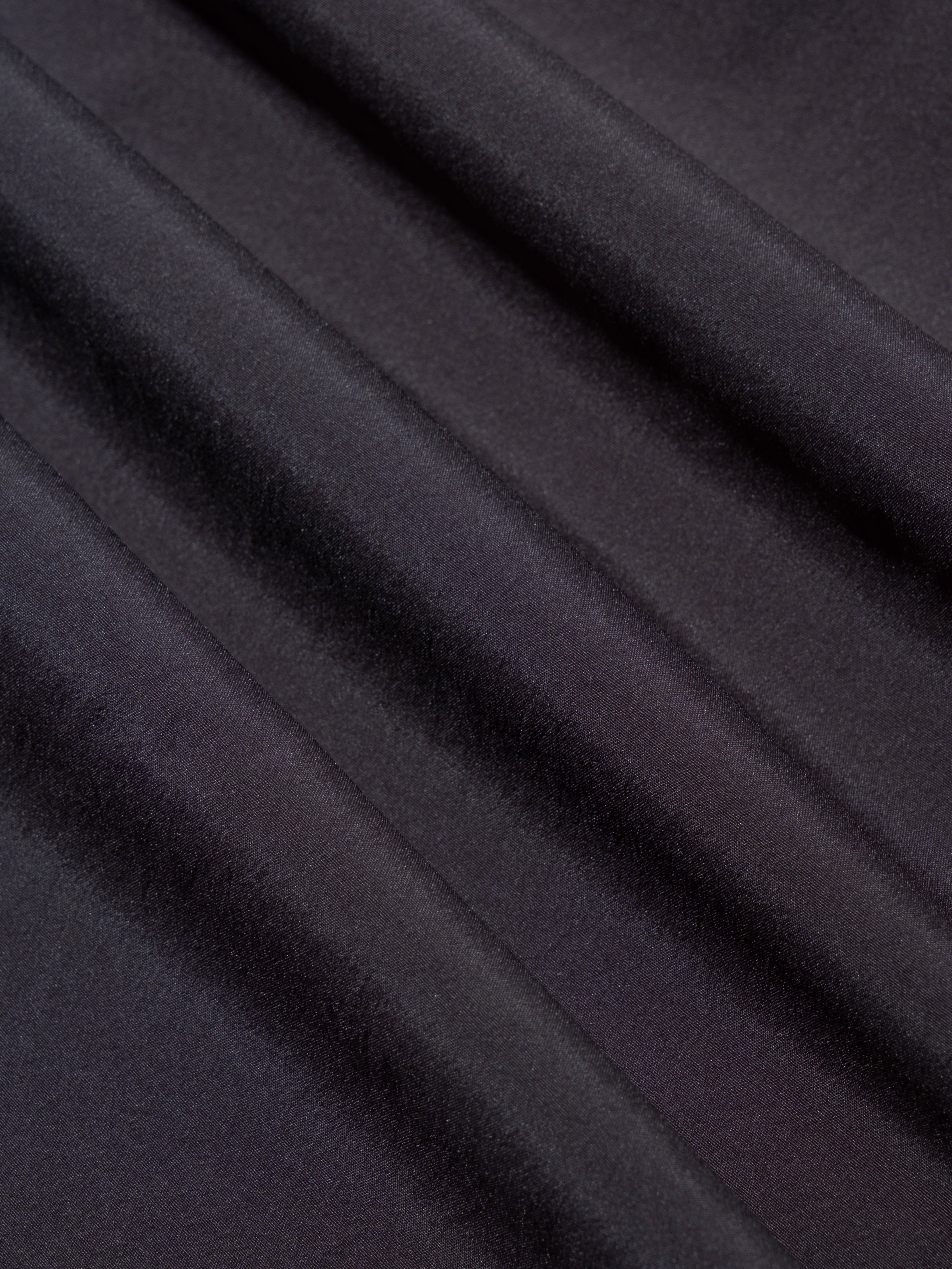 Edra Active Short in Charcoal 37.5® Technology
