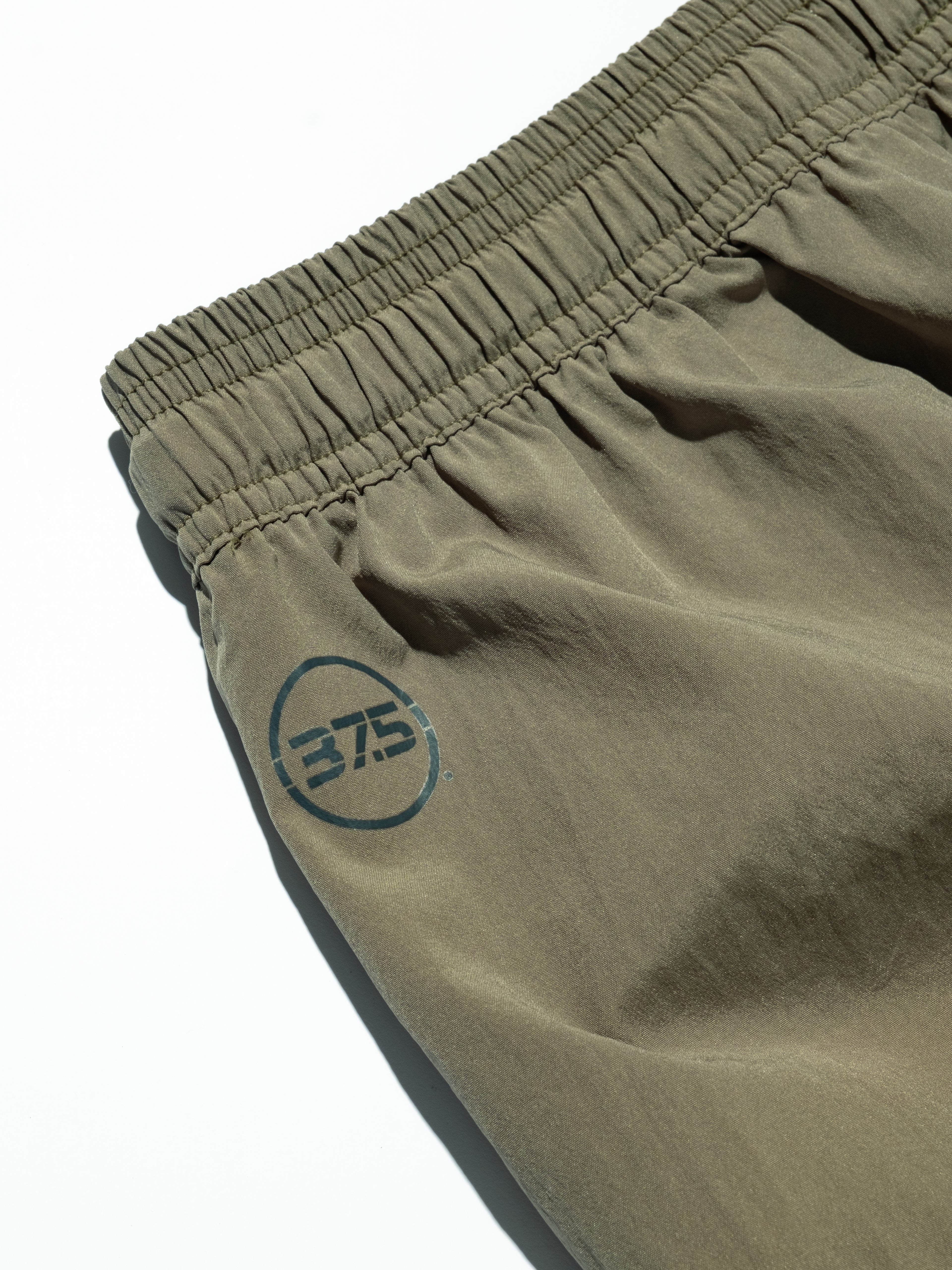 Edra Active Short in Light Olive 37.5® Technology