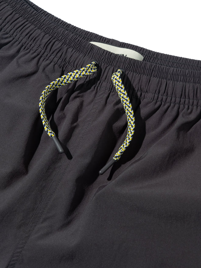 Edra Active Short in Charcoal 37.5® Technology