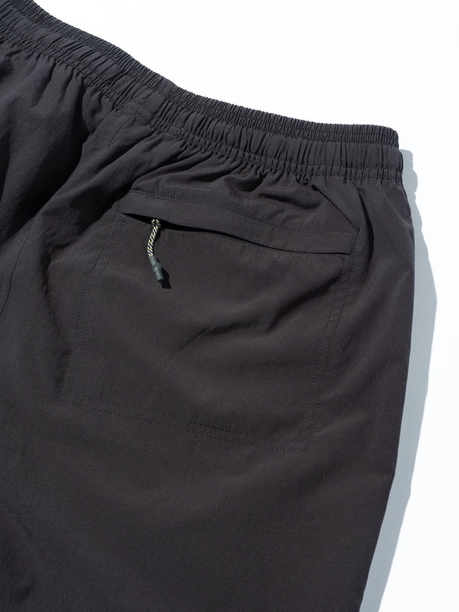 Edra Active Short in Charcoal 37.5® Technology