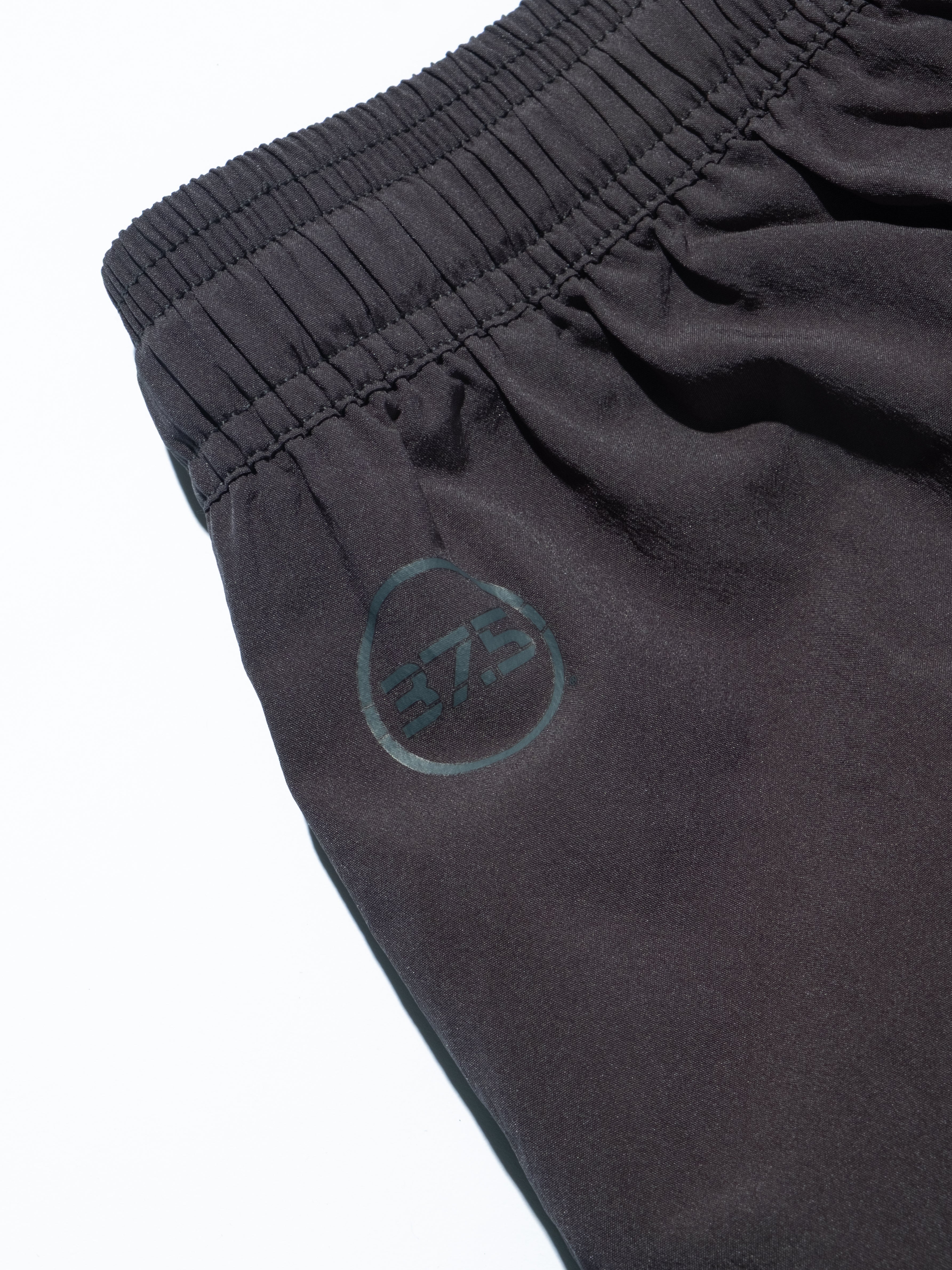 Edra Active Short in Charcoal 37.5® Technology