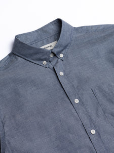 The button down collar of the KESTIN Raeburn Shirt in Blue Chambray.