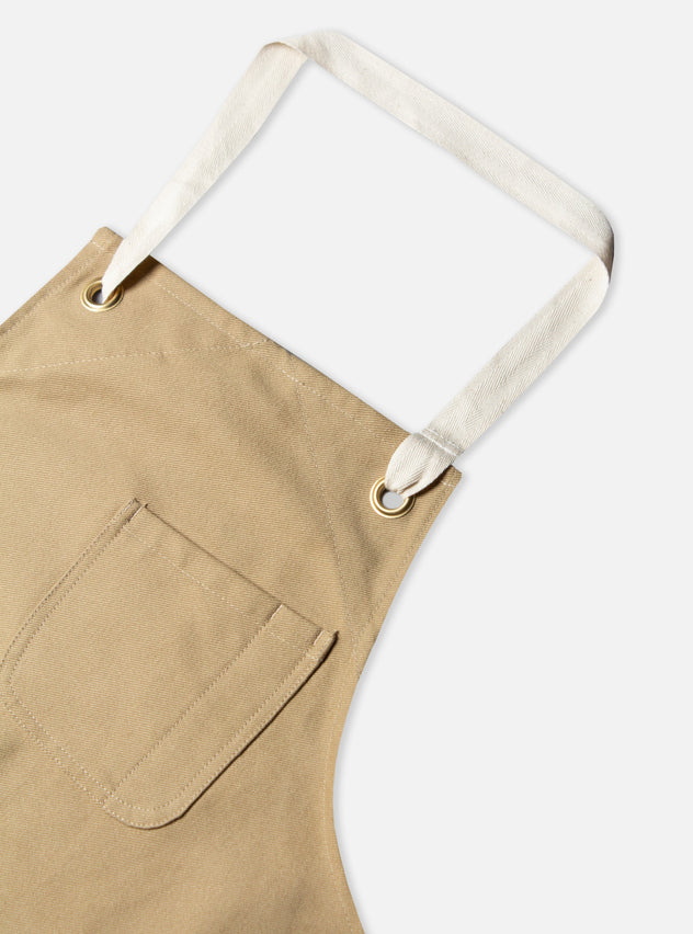 A patch pocket to the chest of the Neist Apron by menswear brand KESTIN.
