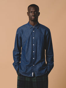 This model is wearing a simple denim shirt, designed by British men's brand KESTIN.