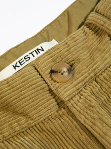 The fly button of the KESTIN Aberlour Pant in green corduroy.